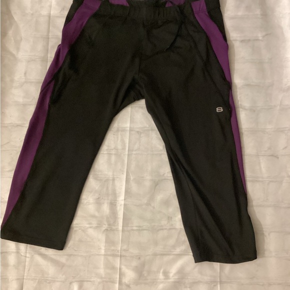 Black and Purple  Capris Leggings - Picture 1 of 4